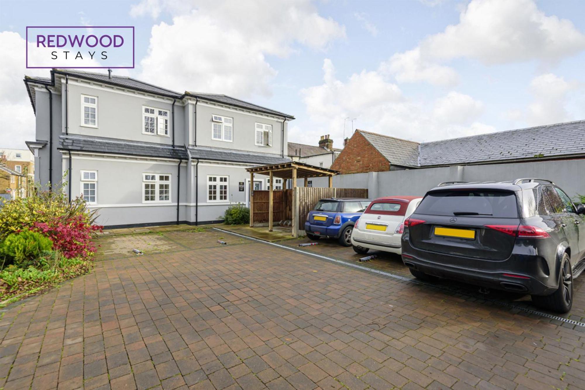 1 Bed 1 Bath Town Center Apartments For Corporates & Contractors, Wifi, Netflix And Parking On Selected Units By Redwood Stays Aldershot Bagian luar foto