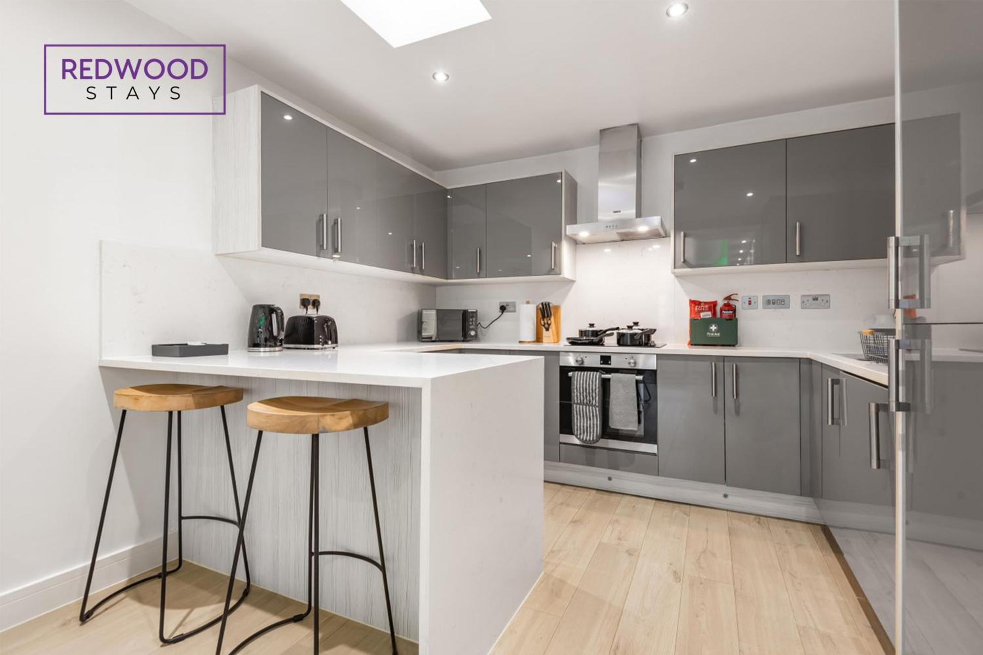 1 Bed 1 Bath Town Center Apartments For Corporates & Contractors, Wifi, Netflix And Parking On Selected Units By Redwood Stays Aldershot Bagian luar foto