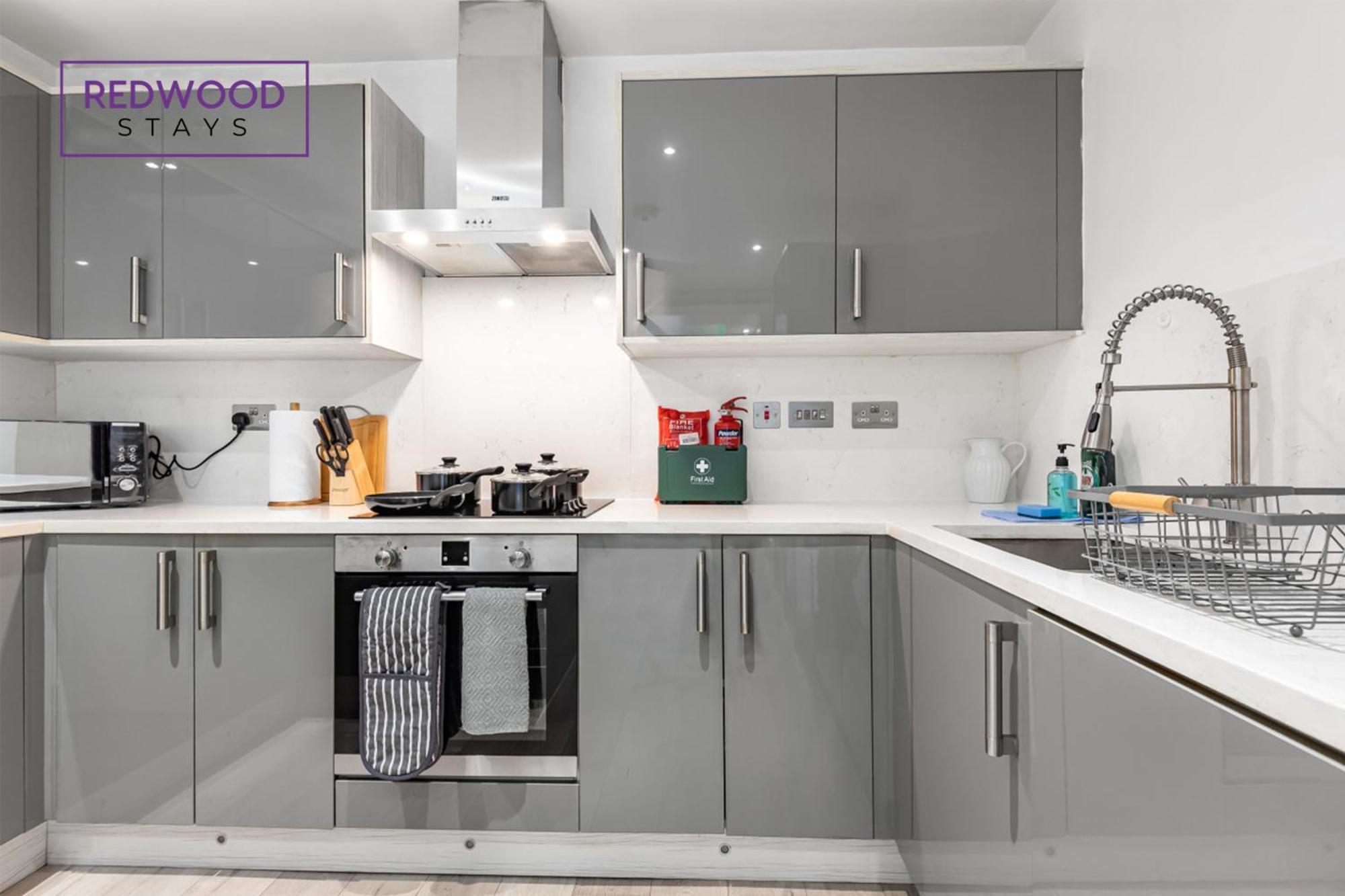 1 Bed 1 Bath Town Center Apartments For Corporates & Contractors, Wifi, Netflix And Parking On Selected Units By Redwood Stays Aldershot Bagian luar foto