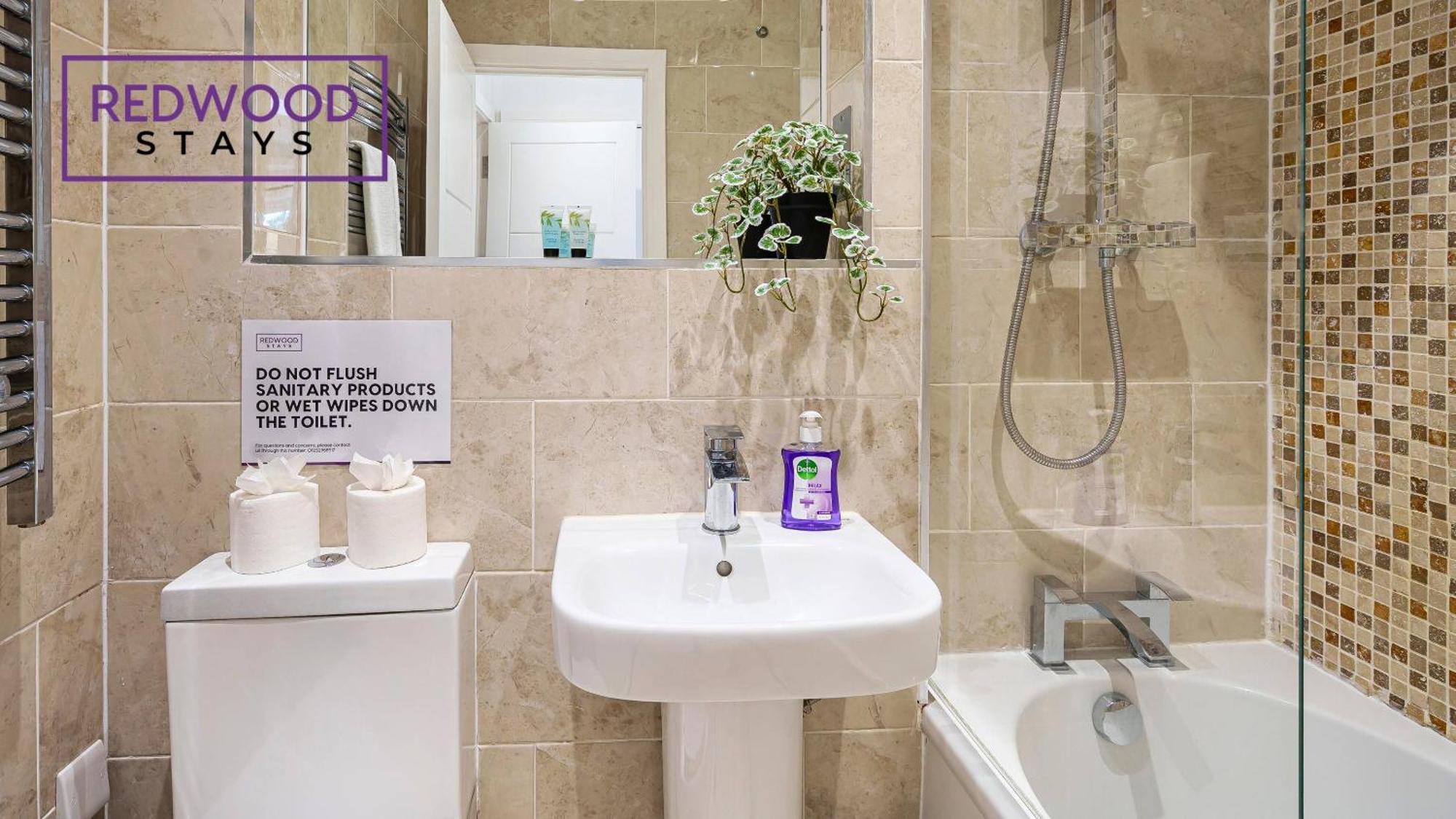 1 Bed 1 Bath Town Center Apartments For Corporates & Contractors, Wifi, Netflix And Parking On Selected Units By Redwood Stays Aldershot Bagian luar foto