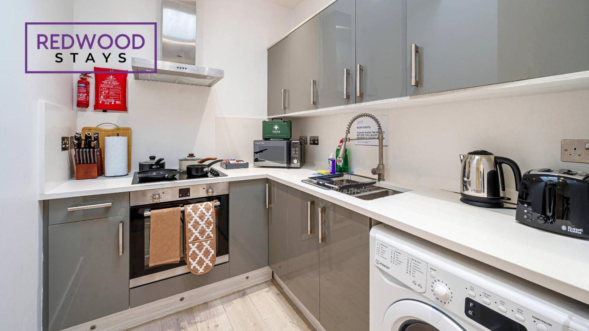 1 Bed 1 Bath Town Center Apartments For Corporates & Contractors, Wifi, Netflix And Parking On Selected Units By Redwood Stays Aldershot Bagian luar foto