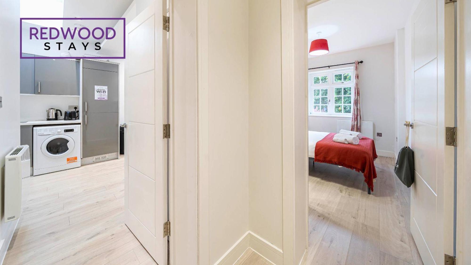 1 Bed 1 Bath Town Center Apartments For Corporates & Contractors, Wifi, Netflix And Parking On Selected Units By Redwood Stays Aldershot Bagian luar foto